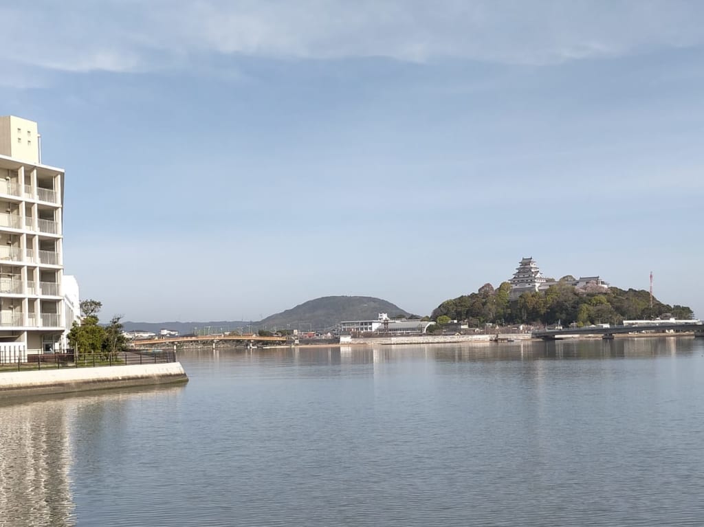 延長した松浦河畔緑地の遊歩道